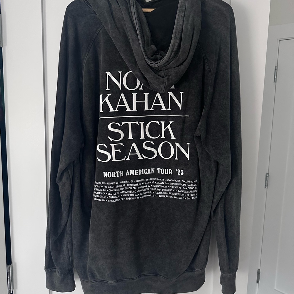 Noah Kahan Stick Season tour hoodie
